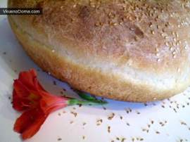 Хлеб с молотой паприкой и семенами кунжута