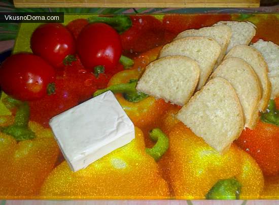 блюдо тосты с сыром и помидорами